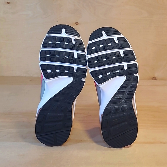 Nike Air Maximize Pink Athletic Youth 2 Left Shoes - Picture 8 of 10